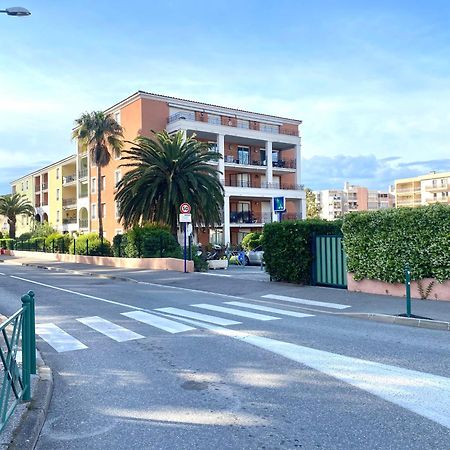 Residence 4 Etoiles Port Marine Sainte-Maxime Buitenkant foto