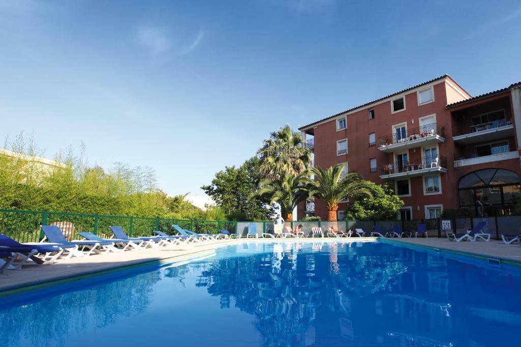 Residence 4 Etoiles Port Marine Sainte-Maxime Buitenkant foto